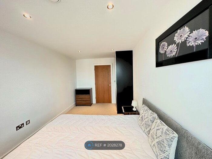 1 Bedroom Flat To Rent In The Crescent, London, SE8