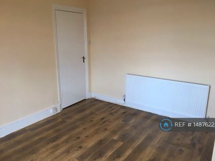 2 Bedroom Flat To Rent In Hornsey Park Road, London, N8
