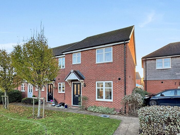 3 Bedroom End Terrace House For Sale In Oaksheath Gardens, Worthing, BN13