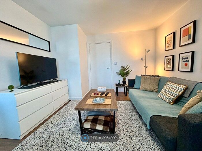 2 Bedroom Flat To Rent In Lawnhurst Ave, Manchester, M23