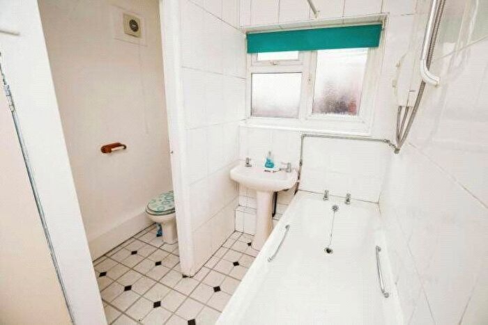 2 Bedroom End Of Terrace House To Rent In Albert Road, Oswestry, Shropshire, SY11