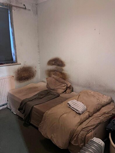 2 Bedroom Bungalow For Sale In Swallow Drive, ., Leeds, West Yorkshire, LS17