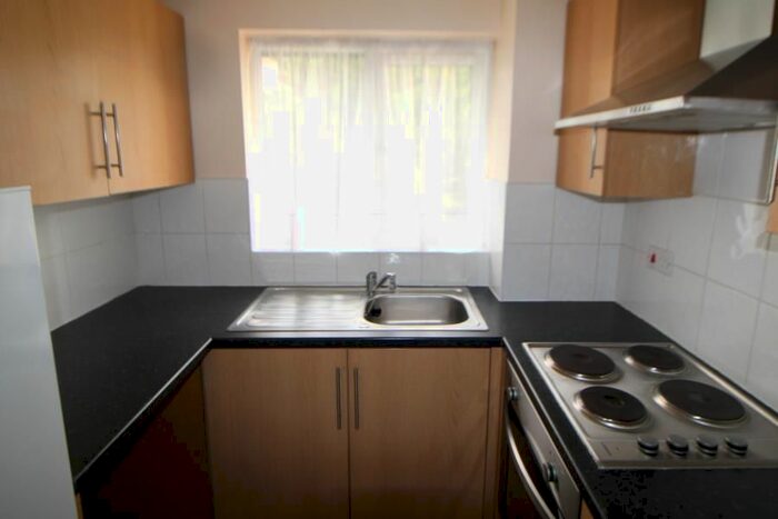 1 Bedroom Flat To Rent In Celadon Close, Enfield, EN3