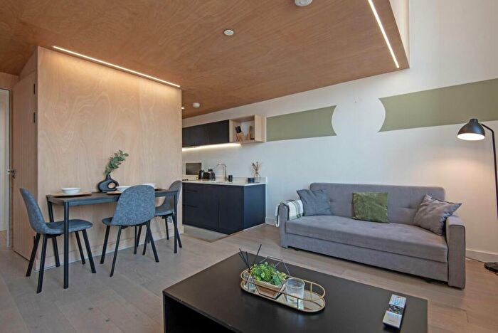 2 Bedroom Apartment For Sale In Spinners Way, Manchester, M15