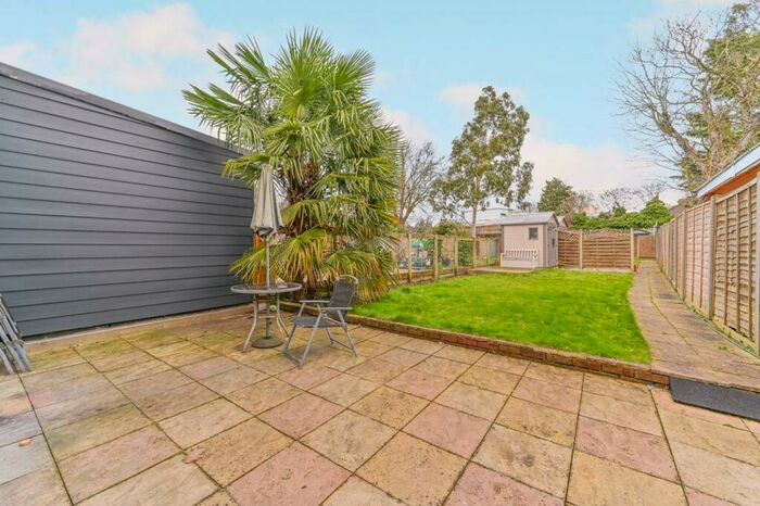 2 Bedroom Flat To Rent In Bensham Manor Road, Thornton Heath, CR7