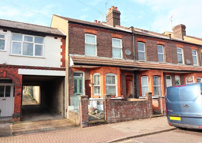 3 Bedroom End Of Terrace House For Sale In Clarendon Road, Luton, Bedfordshire, LU2
