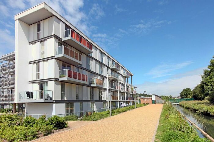2 Bedroom Flat For Sale In Kinnear Apartments, New River Village, Hornsey, N8