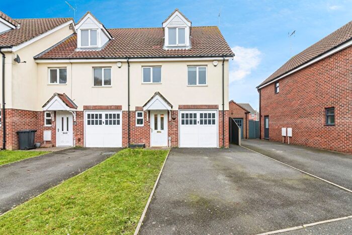 3 Bedroom End Terrace House For Sale In Fallowfields, Lowestoft, NR32