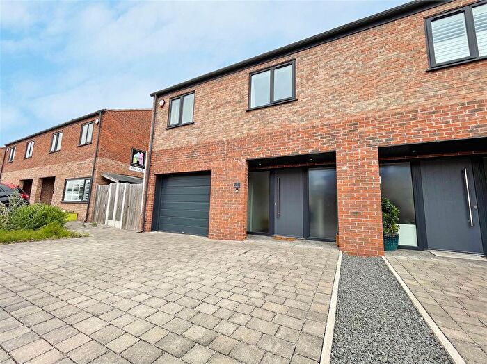 4 Bedroom Semi-Detached House For Sale In Evergreen Way, Brayton, YO8