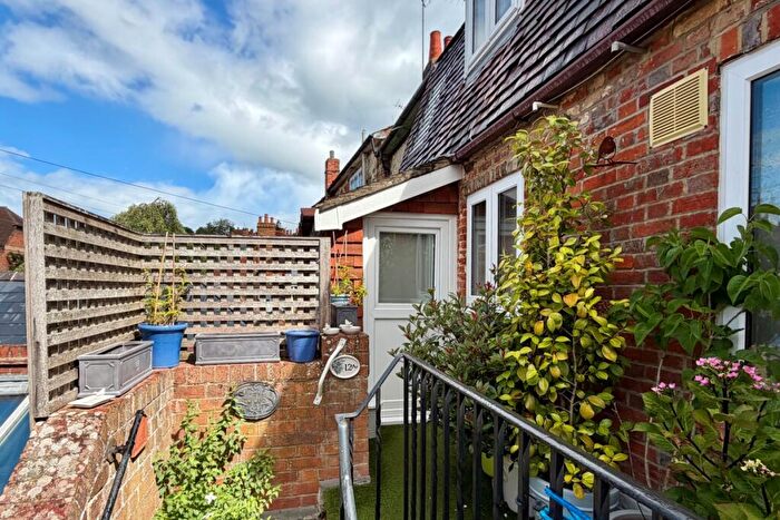 2 Bedroom Apartment To Rent In Castle Street Farnham, GU9