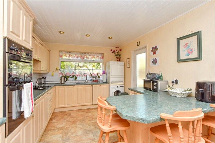 3 Bedroom Semi-Detached House For Sale In Capstone Road, Chatham, Kent, ME5