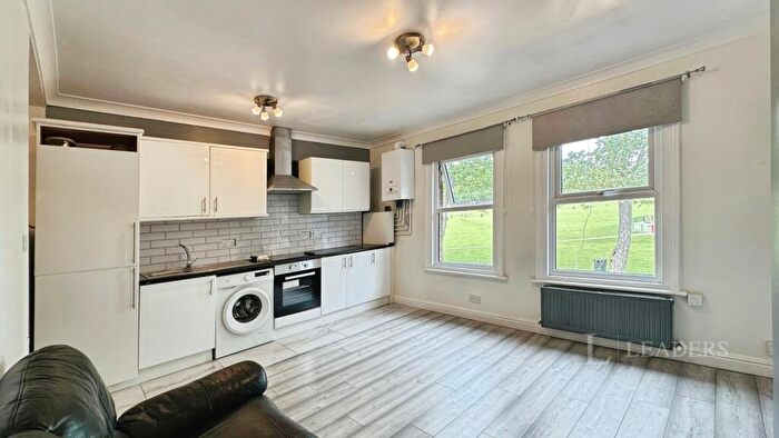 2 Bedroom Flat To Rent In Havelock Road, Luton, Bedfordshire, LU2