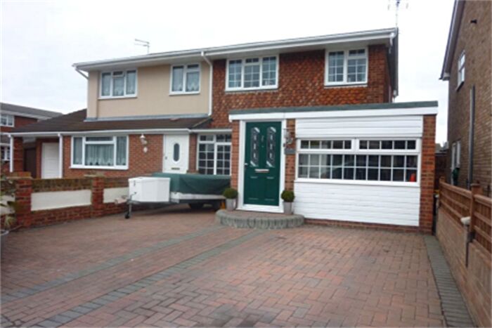 3 Bedroom Property To Rent In Bedroom Property In Canvey Island, SS8
