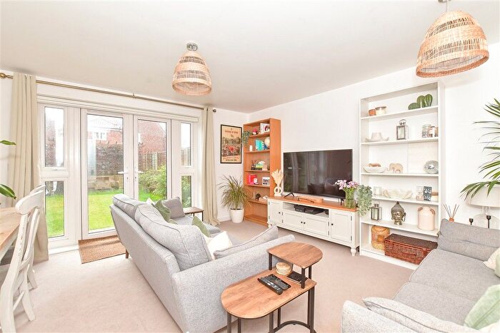 3 Bedroom Semi-detached House For Sale In Benjamin Gray Drive, Littlehampton, West Sussex, BN17