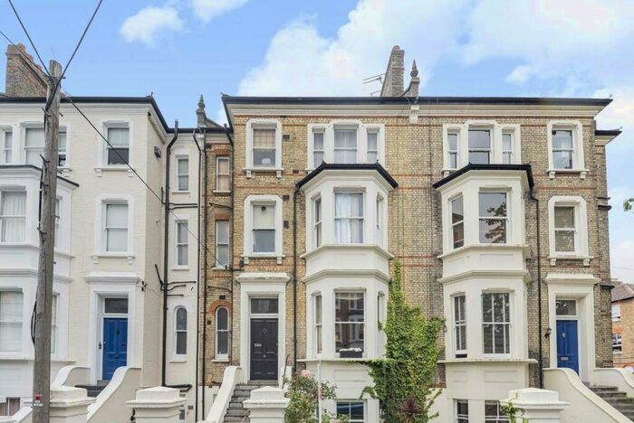 2 Bedroom Flat To Rent In St. Philips Road, Surbiton, KT6