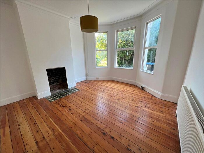 2 Bedroom Apartment To Rent In Beech Road, London, N11