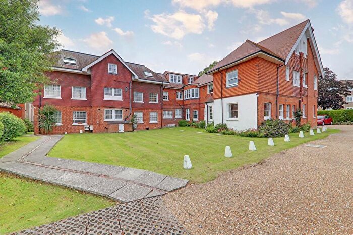 2 Bedroom Flat To Rent In St. Michaels Road, Worthing, BN11