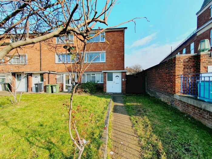 3 Bedroom Property To Rent In Bromley Road, London, SE6