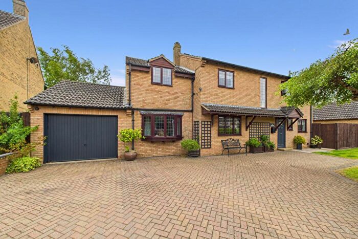 4 Bedroom Detached House For Sale In Flora Thompson Drive, Brackley, NN13