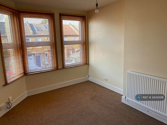 2 Bedroom Flat To Rent In Fredericks Place, London, N12