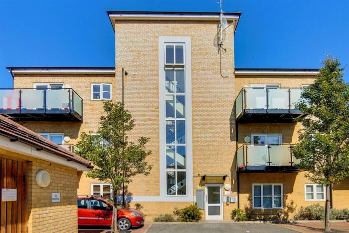 2 Bedroom Flat To Rent In Talehangers Close, Bexleyheath, Kent, DA6