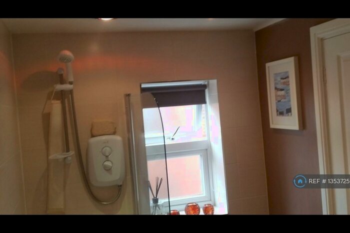 2 Bedroom Semi-Detached House To Rent In Sandpiper Drive, Hull, HU4