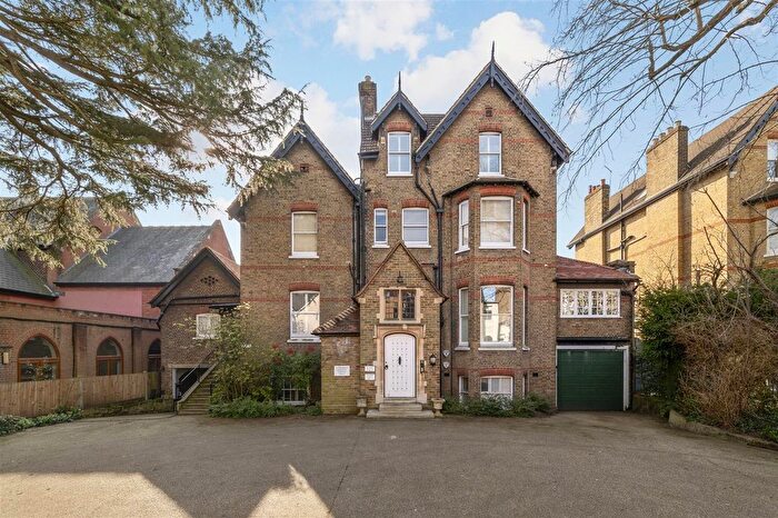 1 Bedroom Flat To Rent In Lingfield Road, Wimbledon Village, SW19