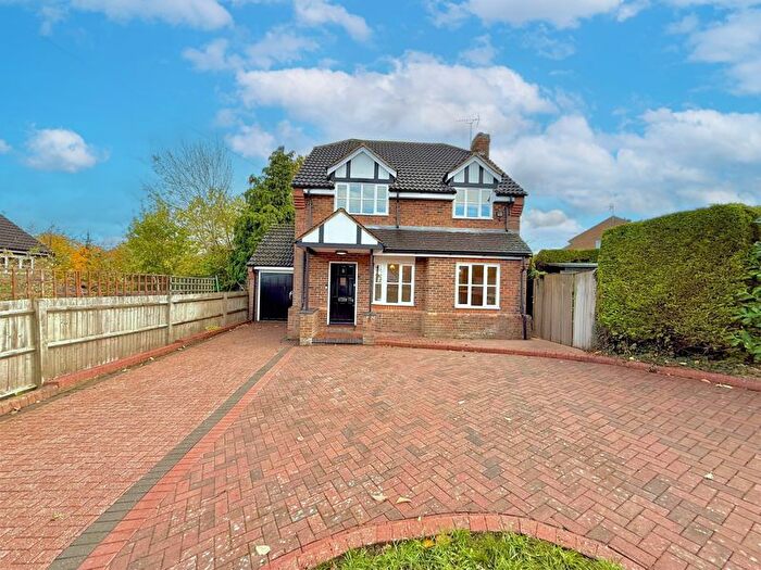 4 Bedroom Detached House For Sale In Canesworde Road, Dunstable, LU6