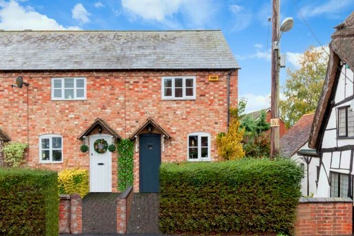 2 Bedroom End Of Terrace House To Rent In Chaloners Hill, Steeple Claydon, MK18