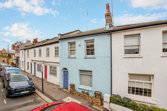 2 Bedroom Flat To Rent In Greyhound Road, Top Floor Flat, London, Greater London, W14