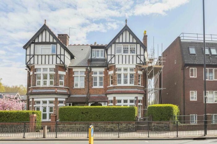 Flat To Rent In Muswell Hill Road, London, N10