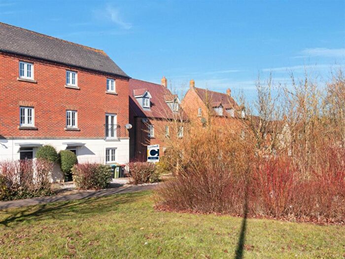 2 Bedroom Town House For Sale In Harlow Crescent, Oxley Park, Milton Keynes, MK4