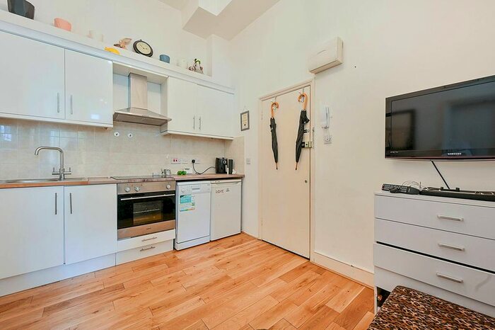 1 Bedroom Flat To Rent In Sinclair Road, Olympia, London, W14