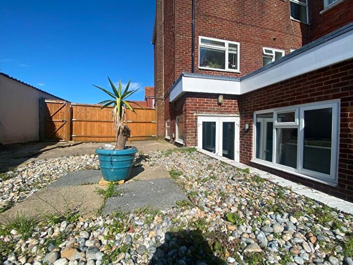 1 Bedroom Flat To Rent In Royal Parade, Eastbourne, East Sussex, BN22