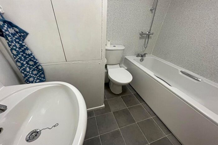 2 Bedroom Apartment To Rent In Tonnelier Road, Dunkirk, NG7