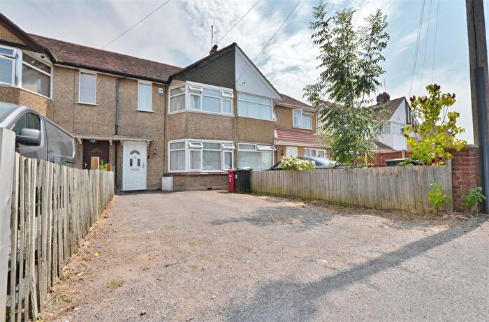 2 Bedroom Terraced House For Sale In Waterbeach Road, Slough, Berkshire, SL1