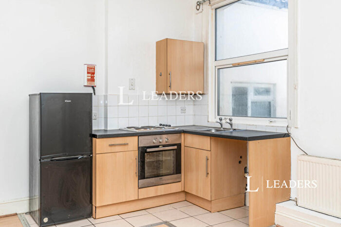 Flat To Rent In Northam Road, SO14