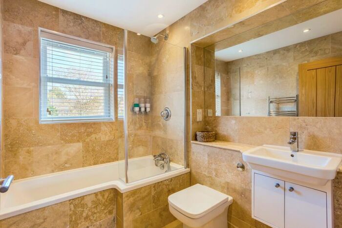 2 Bedroom Detached House To Rent In Klondyke Marlow, SL7