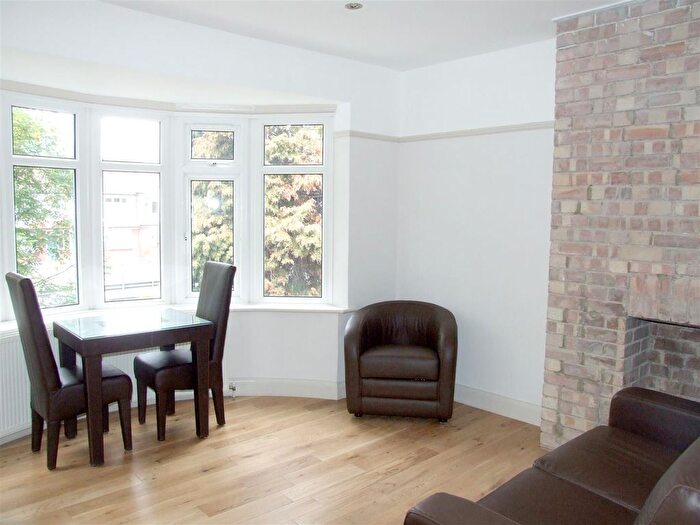 1 Bedroom Detached House To Rent In Montague Road, London, N8