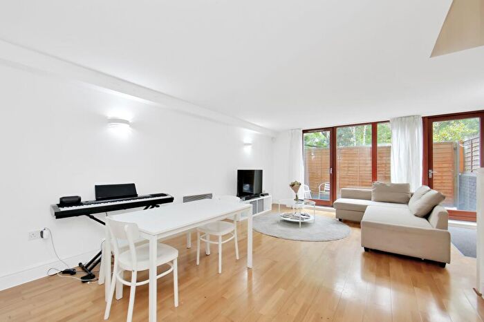 3 Bedroom Duplex To Rent In Naylor Building East, London, London, London, E1