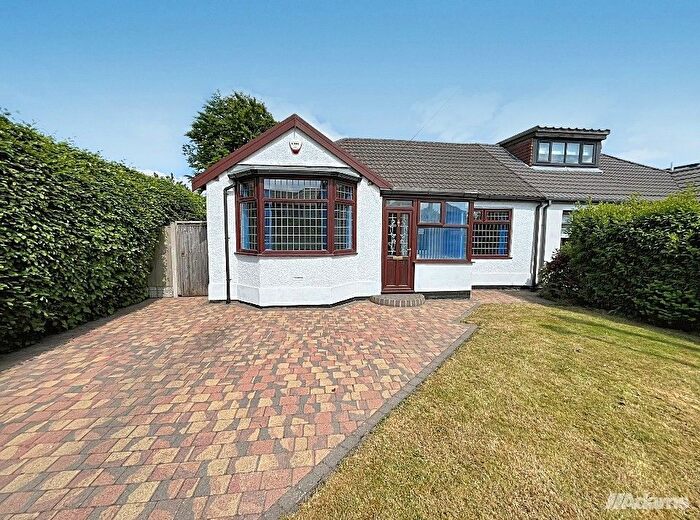 2 Bedroom Semi-detached Bungalow For Sale In Norlands Lane, Widnes, WA8