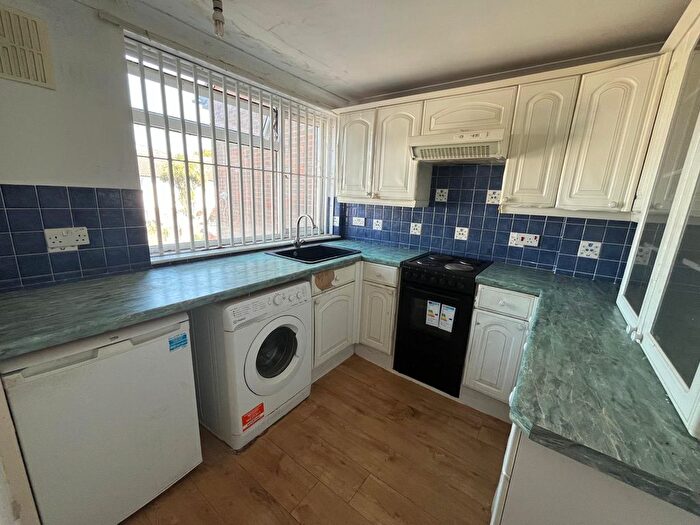 3 Bedroom Flat To Rent In High Street, Stanwell, Staines, TW19