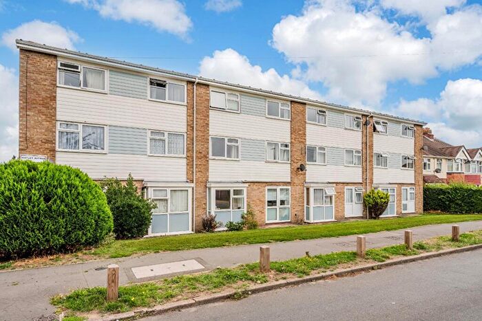 1 Bedroom Flat For Sale In Gatley Avenue, Ewell, KT19
