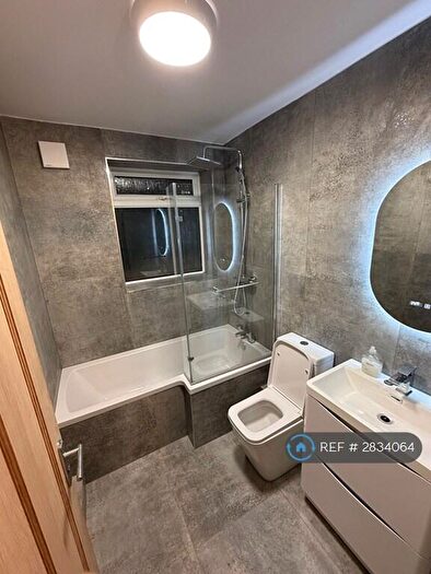 2 Bedroom Flat To Rent In Olivia Court, Salford, M5