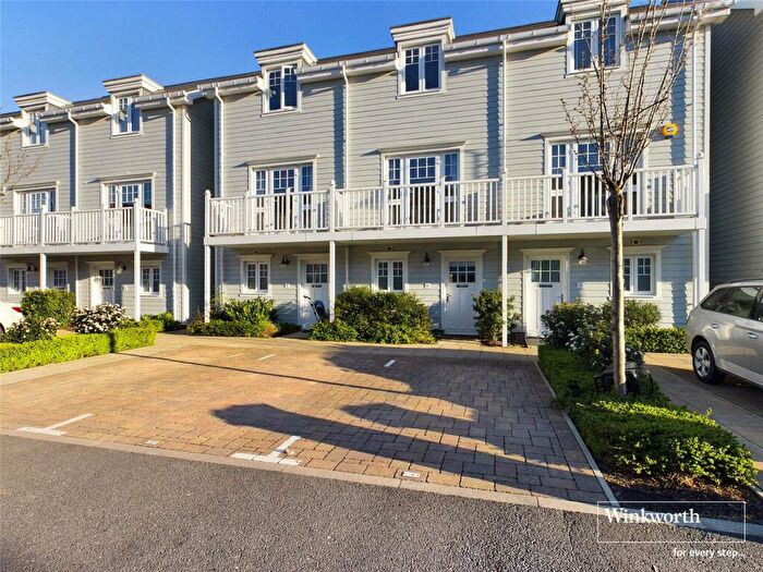 4 Bedroom Town House For Sale In Champlain Street, Reading, Berkshire, RG2