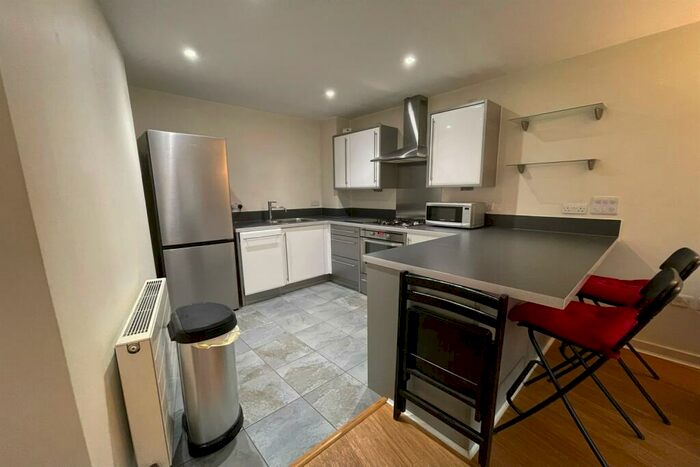 1 Bedroom Flat For Sale In Garand Court, London Epc Rating C, N7
