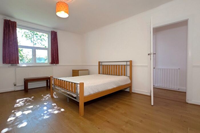 2 Bedroom Flat To Rent In Malcolm Close, Oakfield Road, London, SE20