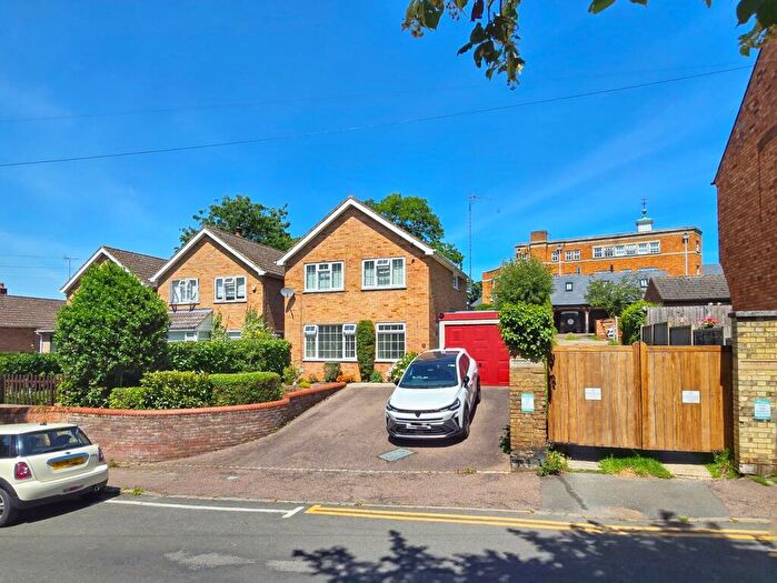 3 Bedroom Detached House For Sale In Station Road, Ampthill, Bedfordshire, MK45