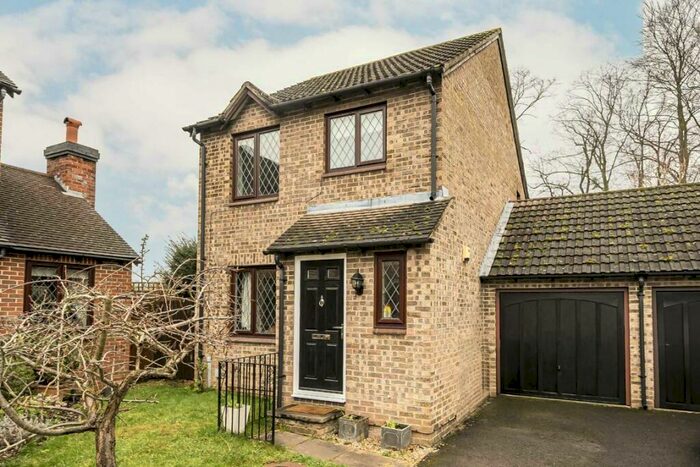 3 Bedroom House To Rent In Kings Chase, East Molesey, KT8