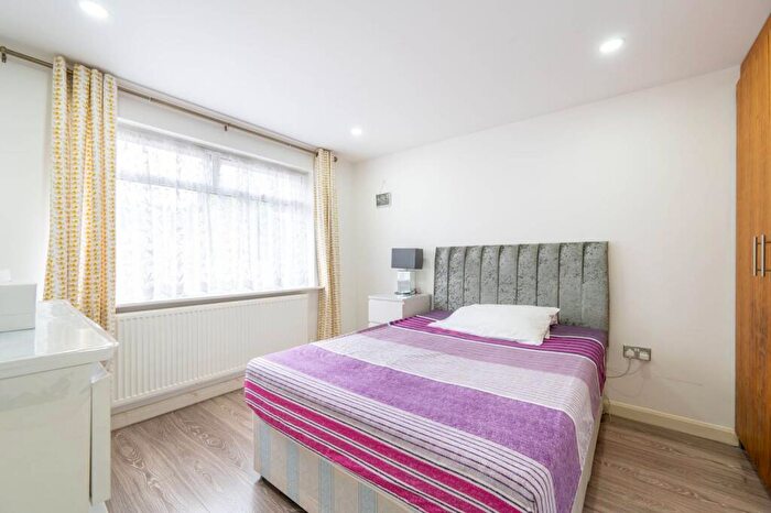 2 Bedroom Flat To Rent In Coles Green Road, Neasden, London, NW2